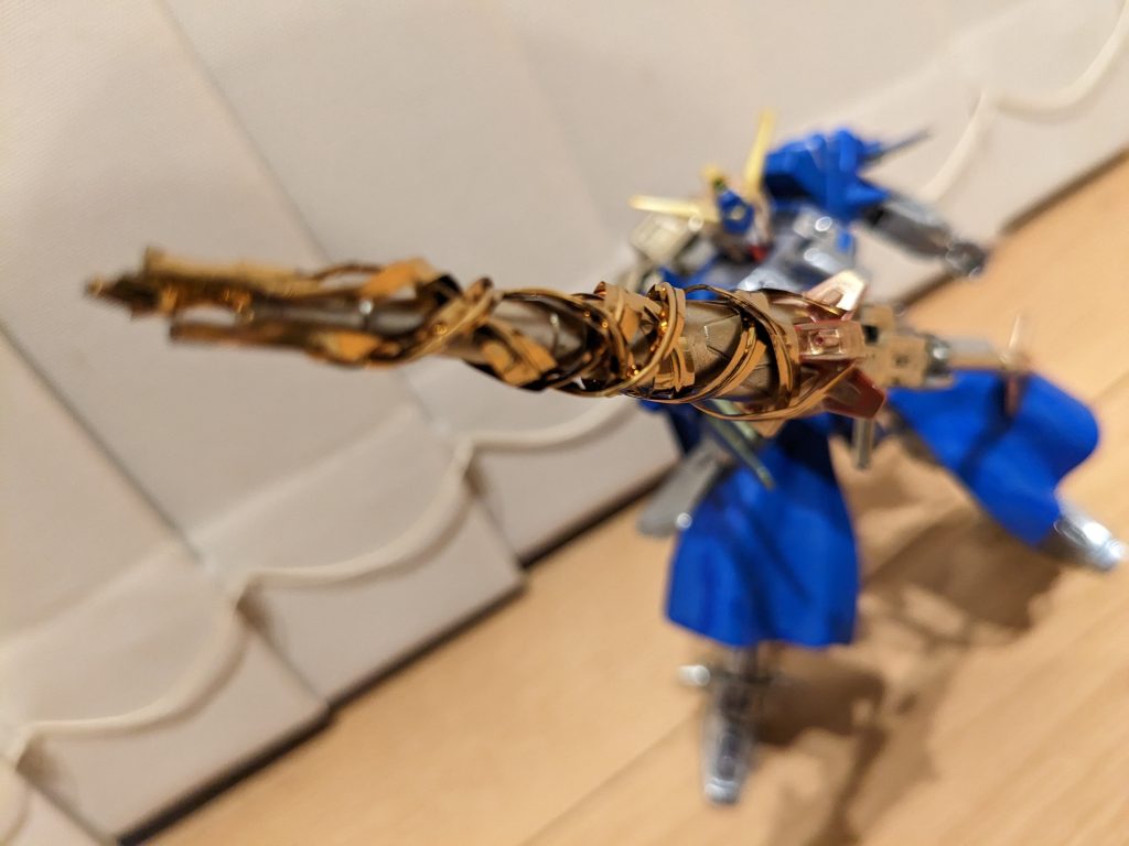 最果てにて輝ける槍（ロンゴミニアド）fateGOはやってませんので、ロードエルメロイ二世のグレイからのイメージで作成。槍を金で塗装し、ラッピング用のタグを巻きまくりました。