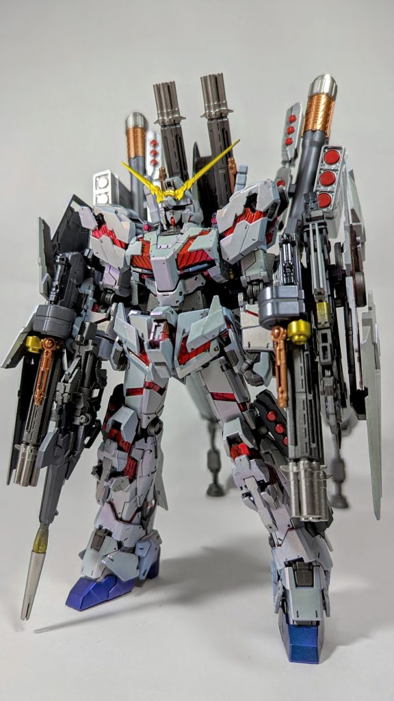 外装白・・・メカサフスーパーヘヴィ　ホワイトシルバー　クリアホワイト　　　　　外装青・・・メカサフ　メタルダークブルー　外装金・・・メカサフ　スターブライトブラス内部フレーム・・・サーフェイサーエヴォガンメタサイコフレーム・・・サーフェイサーエヴォガンメタ　ラフシルバー　クリアレッド　蛍光オレンジ+蛍光ピンク武器類・・・メタリックパンツァーレッド、スターブライトブラス、スターブライトジュラルミンメタリックブラック、Mr.メタルカラーアイアンスーパーカッパー、ラフシルバー、ホワイトシルバー