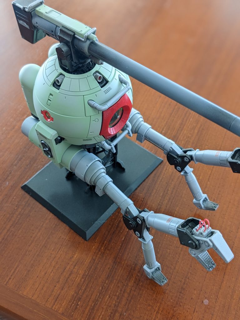 俯瞰ショット。台座はメタリックブラックで高級感を。トラスの造形もシンプルながら美しいです。おすすめキットです。