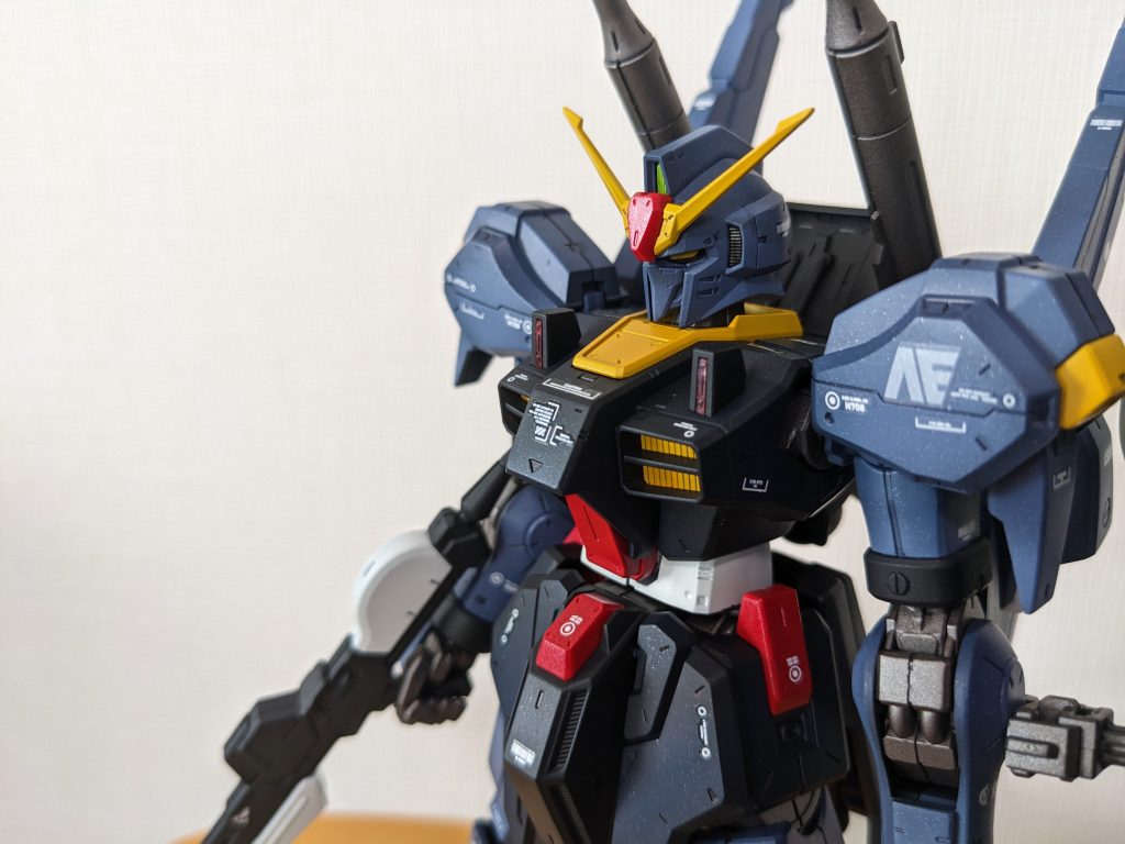 ティターンズカラー、やっぱりカッコいいですね。悪役感マシマシです！センチネル版バーザムやヘイズルなどを参考に腹や爪先等にホワイトを足しています。