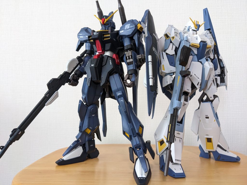 Ｚガンダムと揃い踏み。白と黒が映えます。