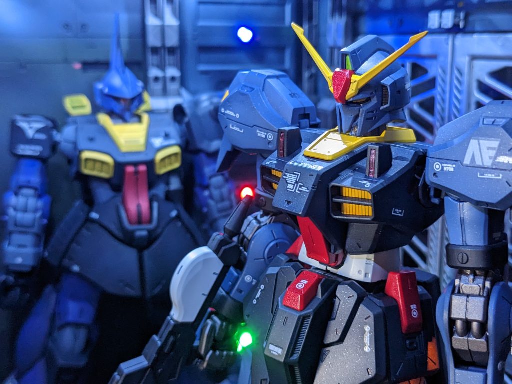 後の謎機体とともに出撃を待つMk-IIIにて締め。