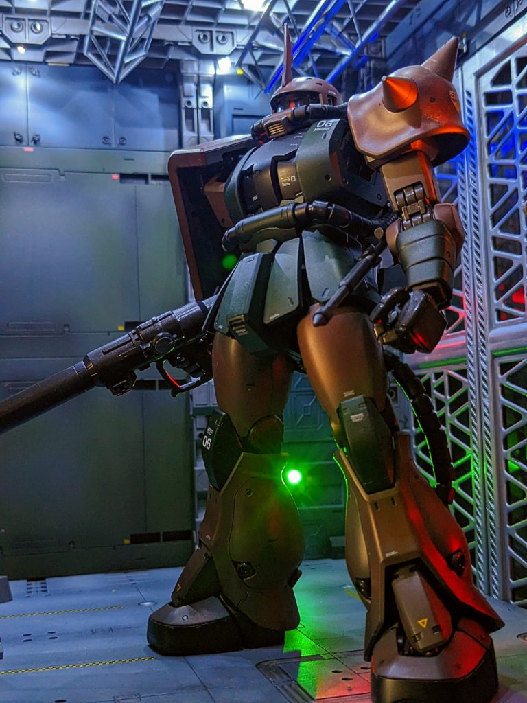 格納庫内で撮影。