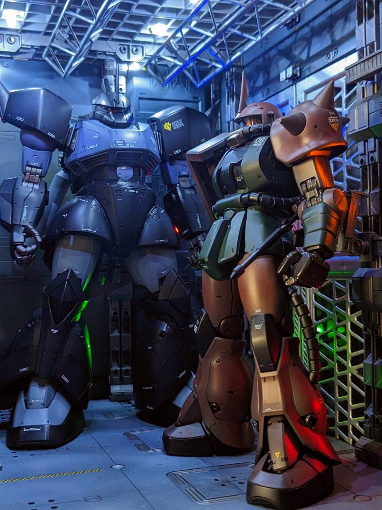 黒い三連星のゲルググと夢の揃い踏み。ザクは沢山つくりましたが、お気に入りの一点です。