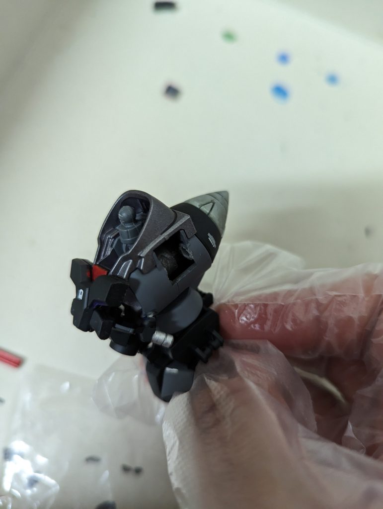 ちなみに胴体は切ったり接着したりの試行錯誤品です。太陽炉をつかうとそれだけでスタイリッシュなシルエットになる。