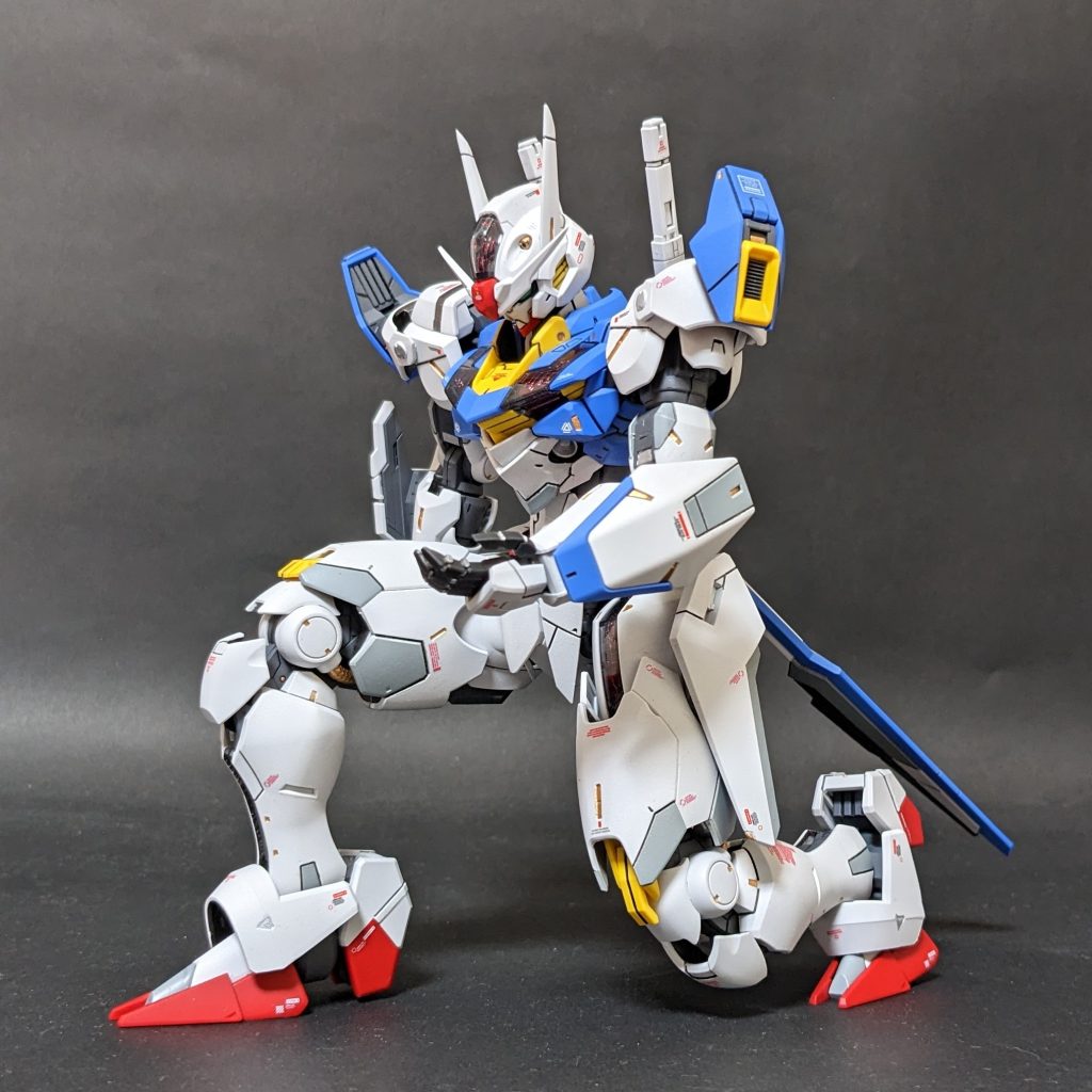 お控えなすって的な膝立ちポーズ