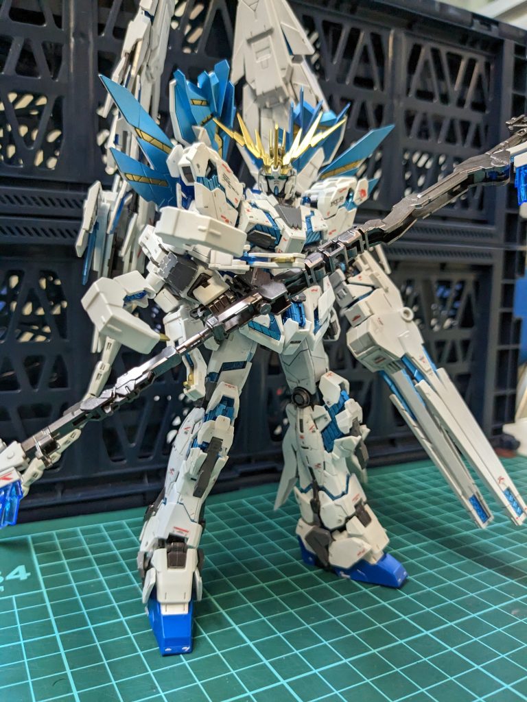 画角に収まりきらないハルバート。