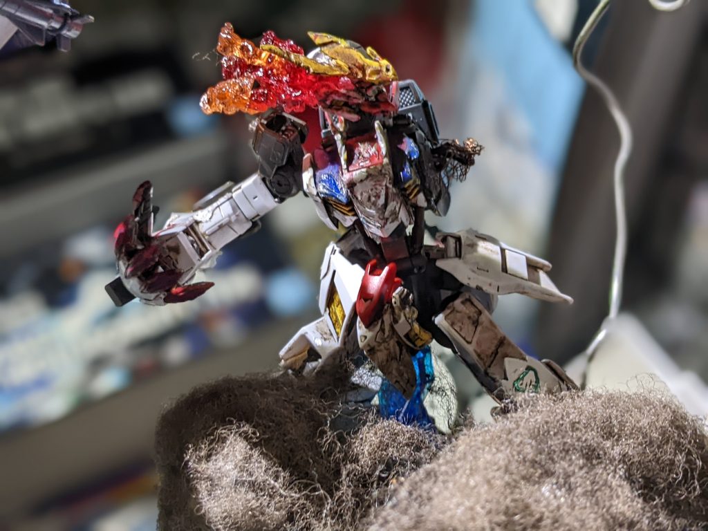 土煙は綿にウェザリング液ぶっかけて手でこねただけです（笑）