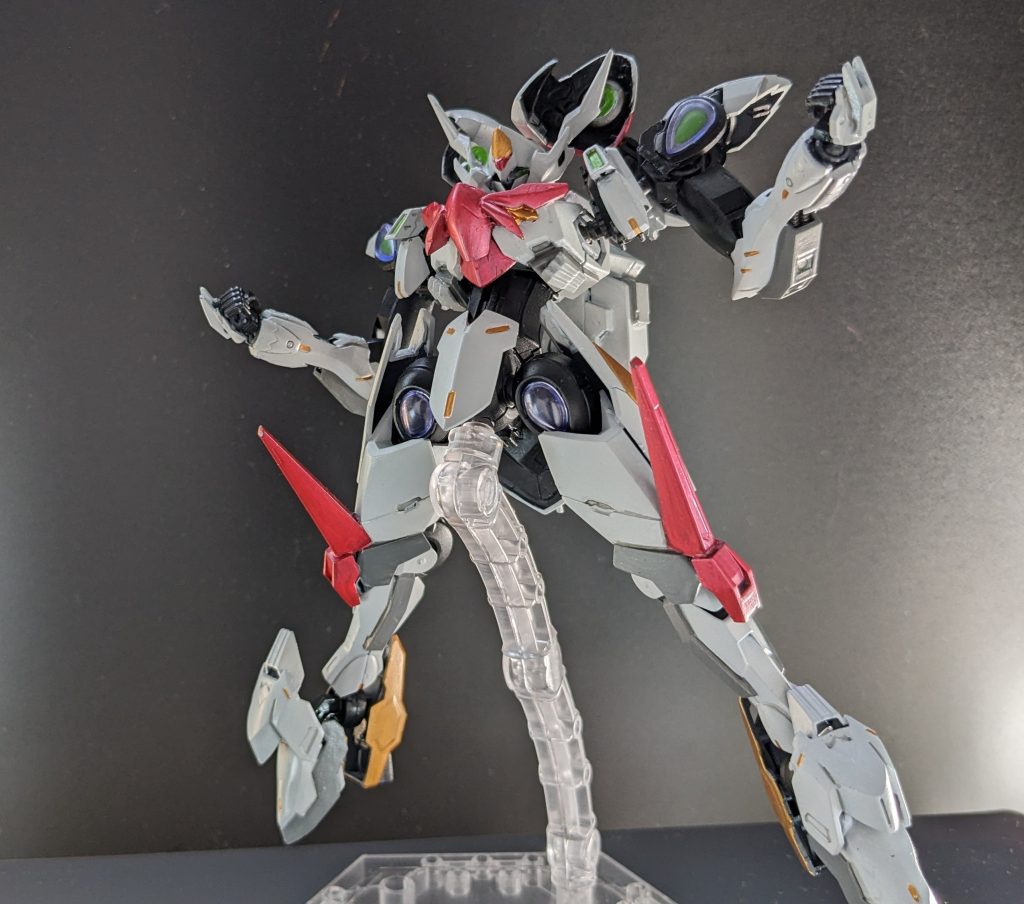 塗装は全て筆塗りですが、仕上げの光沢コートはスプレーを使いました。