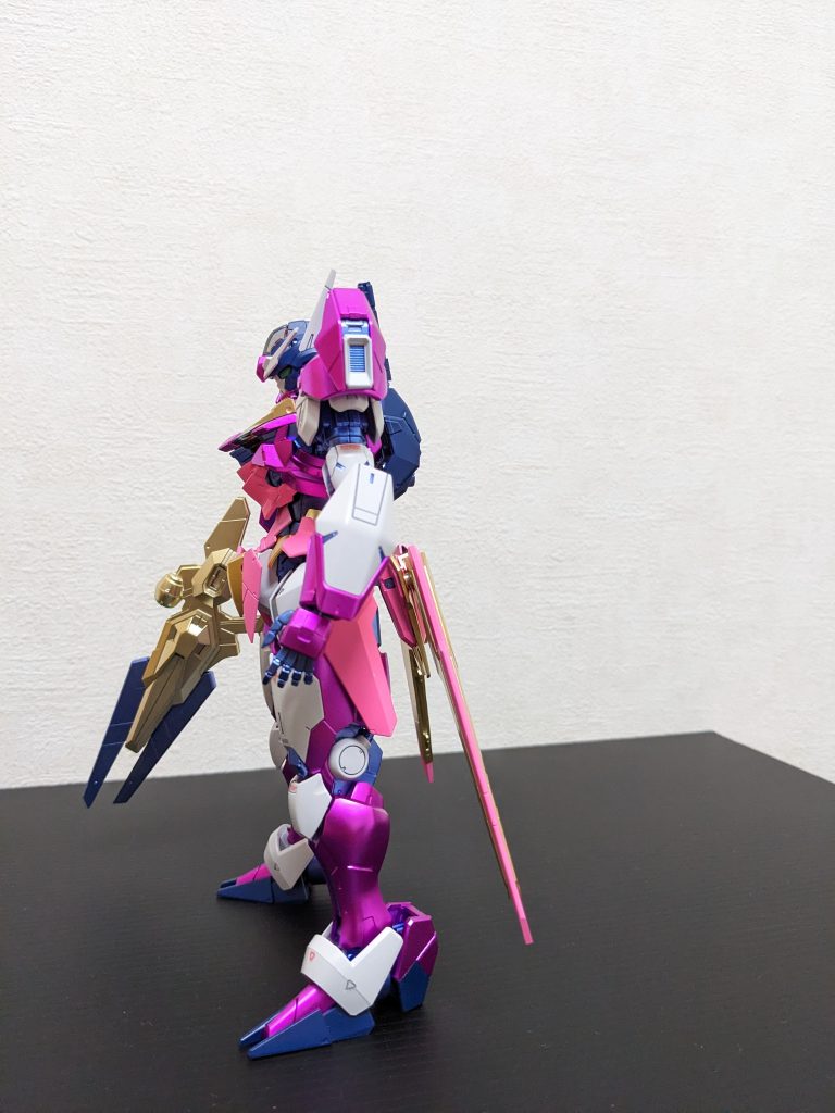 左側面パーツ割りが細かいので、マスキングはほとんど不要でした。