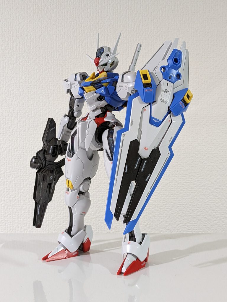 新しいキットなだけあって色分けも組みやすさもかなり優秀でした。マーキングシール(記憶より貼りやすくなってた)も付属していたのでパチ組でも見栄えが良さそうです今回は白い装甲部分にタミヤ缶スプのパールホワイトを吹きましたが、丁度いい感じにアンダーゲートが使われていたので楽にランナー塗装出来ました。