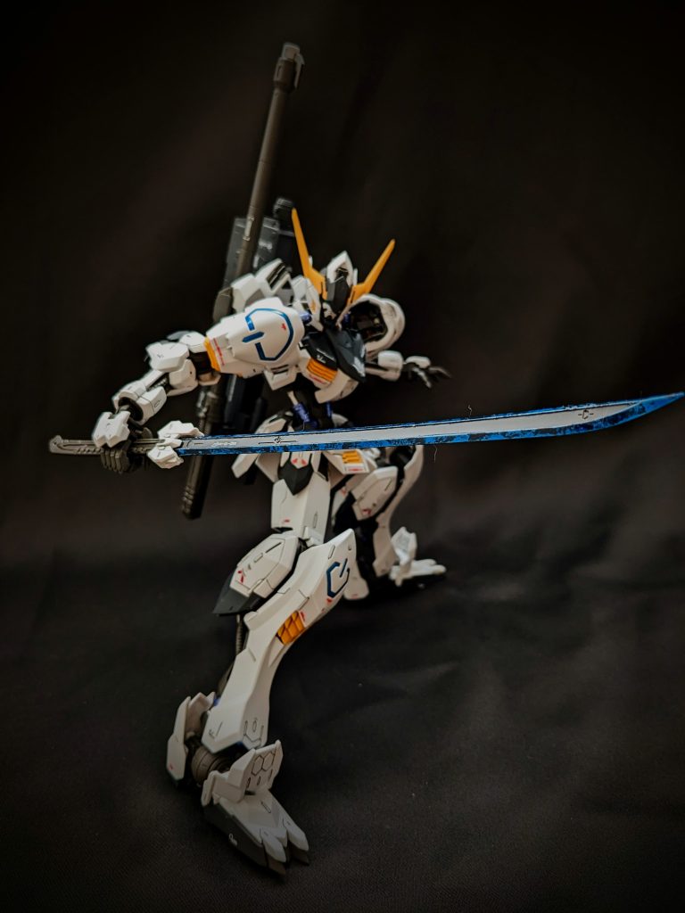 太刀の刃の部分は、過去作のズゴックのようにラップ塗装してみました。