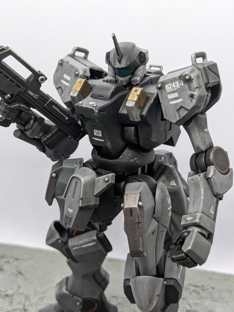 各所にウェザリング工程としてダメージ加工、ウォッシング、チッピングを施しました🥺