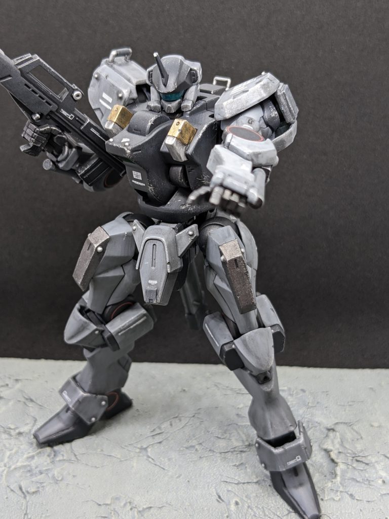 一応特務部隊の隊長機と言う設定です😃指揮を取っているポーズがいい感じ!?