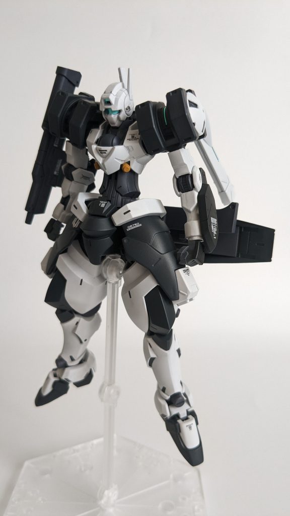 写真はいつも自然光撮影しています。シャルドール改の頭が好きすぎる。すぐミキシングしちゃうので宇宙世紀以外が使いやすく、小顔なジム顔でありキットままのホイルシールが凄く綺麗なんです。