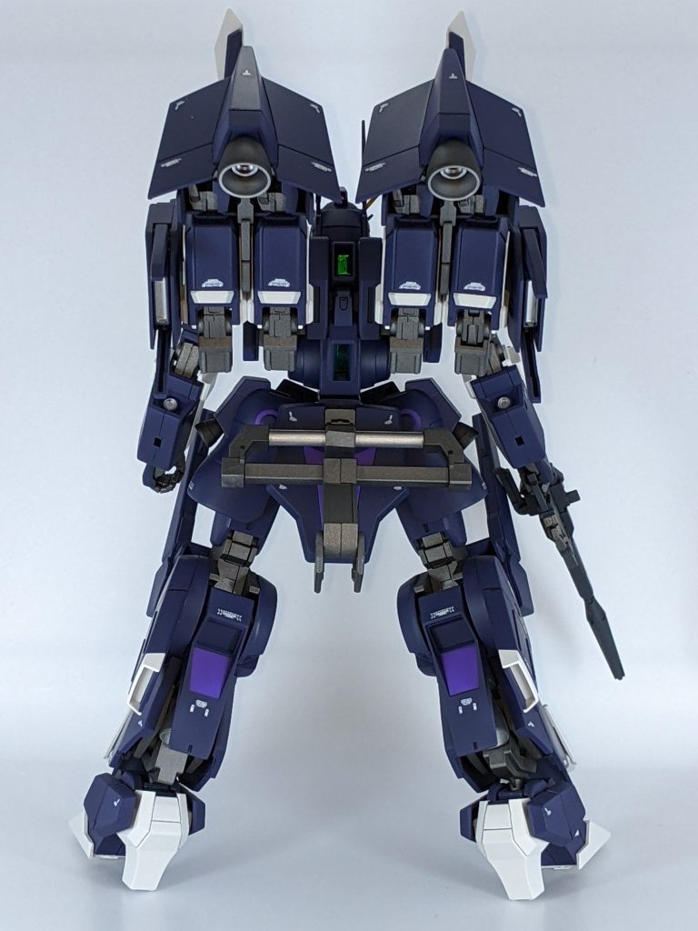 バックパックに腕が４本とか・・・痺れるデザイン、これぞ唯一無二！