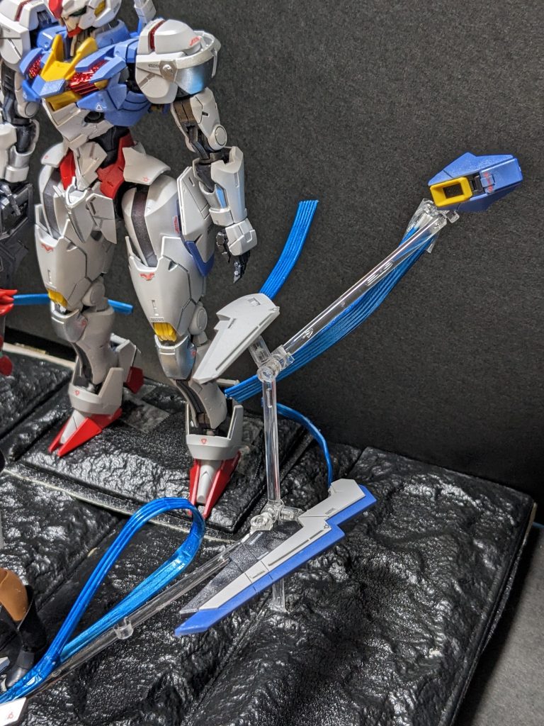 ガンビットの軌道線はプラ棒を重ねて塗装しました(^^)