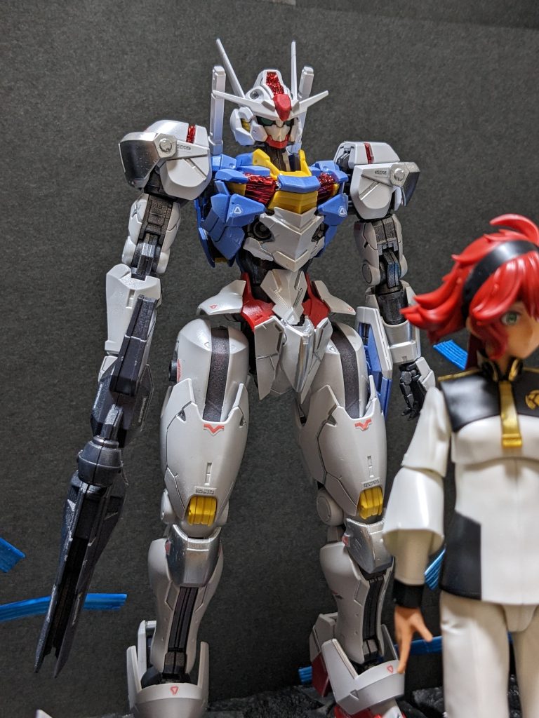 エアリアル自体はランナー塗装です。白と青部品はパールホワイト灰色部品はガンメタルです(^^)