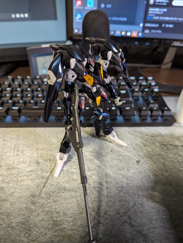 全体像。ライフルの色をフレーム色と分けたのは正解だったかな？ただ関節色はもう少し暗い色にすればよかったかなと。ホワイトと同化してしまってます😂