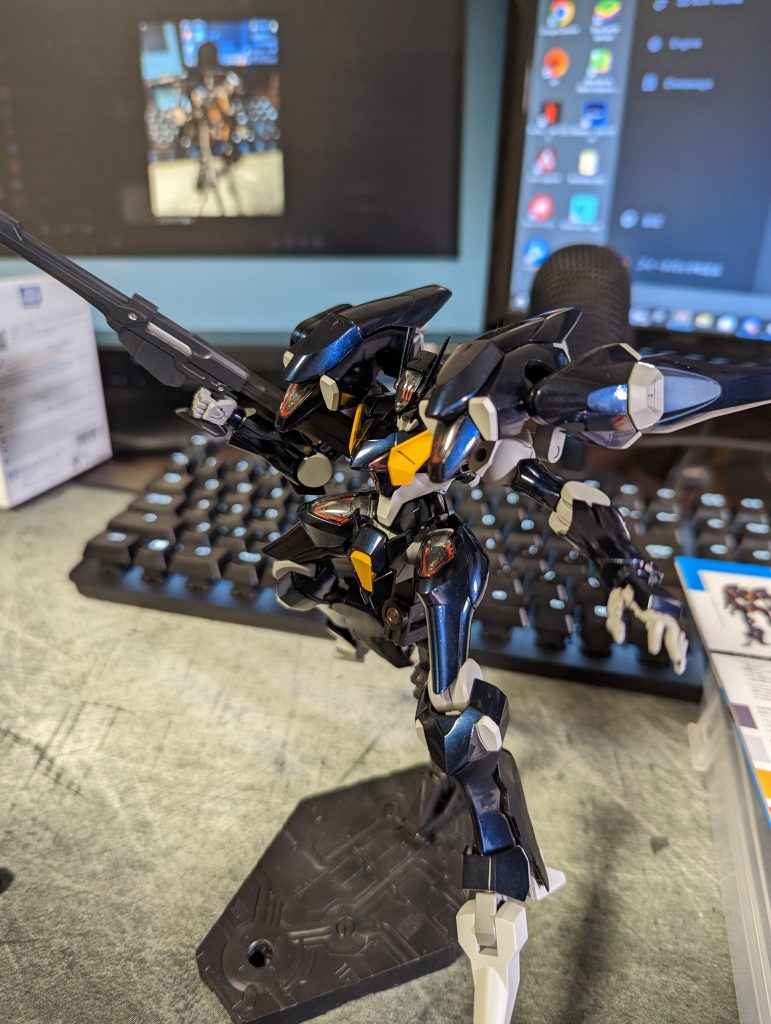 ライフルは単色だと味気なかったのでエナメルのシルバーを筆塗りでワンポイント入れてみました。 今回は塗装メインの制作で殆ど加工は無しです。次はスジ彫り頑張ろうかなと思ってたところBMCタガネが落として欠けちゃいました😭😭😭😭