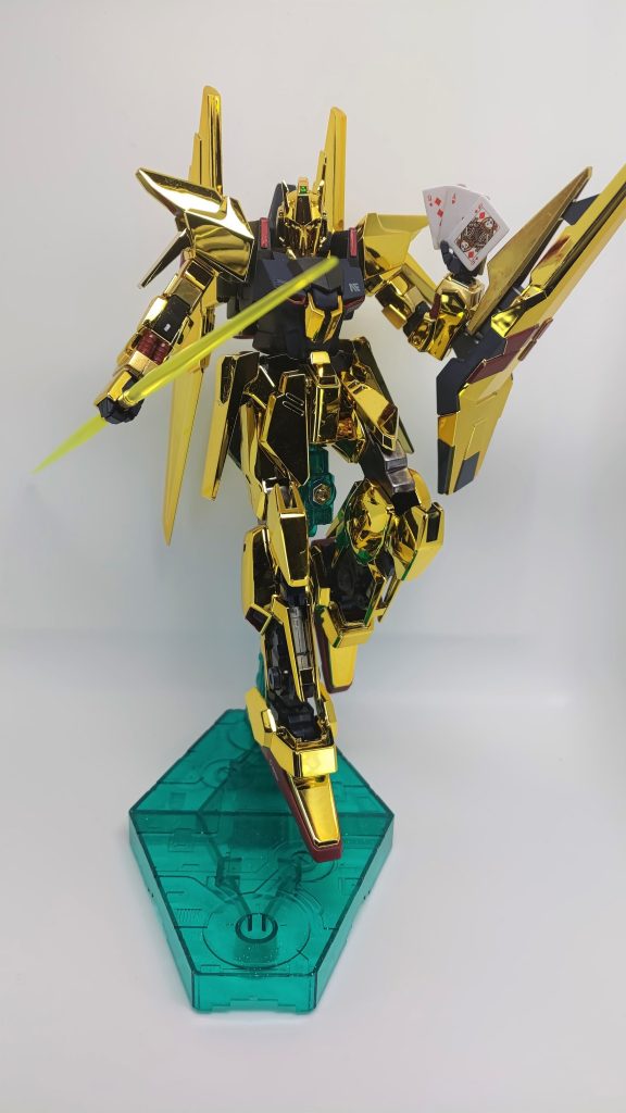 ということで持たせちゃいました。宇宙空間でMSがどうやってトランプで戦うのか知りませんが、クワトロなら多分使いこなせるでしょう。ちなみにトランプのマークと数字は「アニメージュ ガンダム ALL★STAR CARDS」を参考に、セイラ、アムロ、ララァのものを選びました