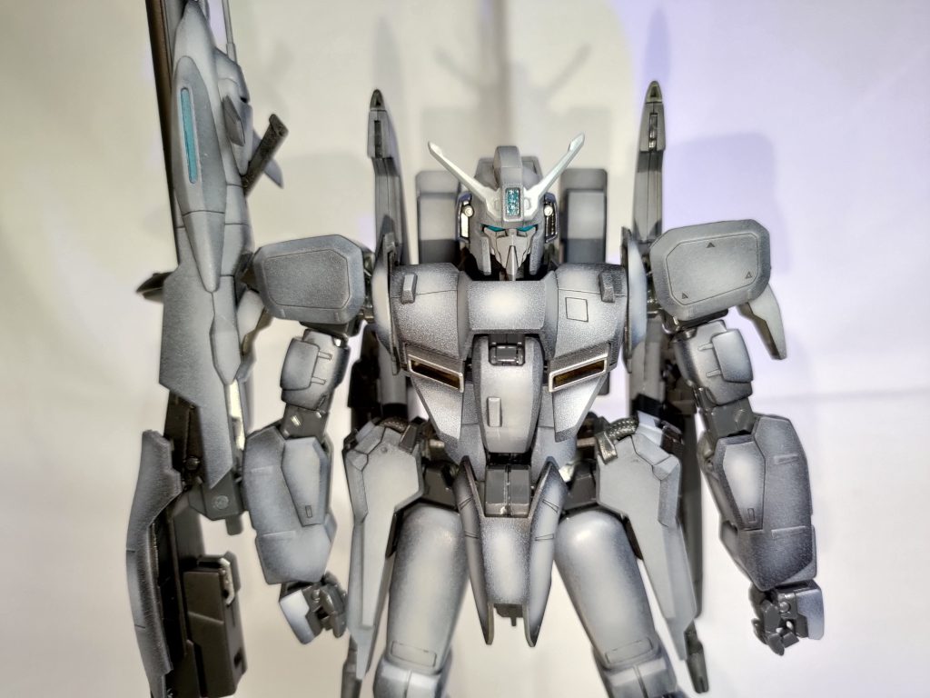 以前、RGのZガンダムを作成したときは自在にWR⇔MSの変形が出来ませんでしたがこちらのキットは一応戻すことは可能でしたただ可変キットはポージングをするときの足がヨレヨレになっていたりしたので撮影時は少し苦労しました