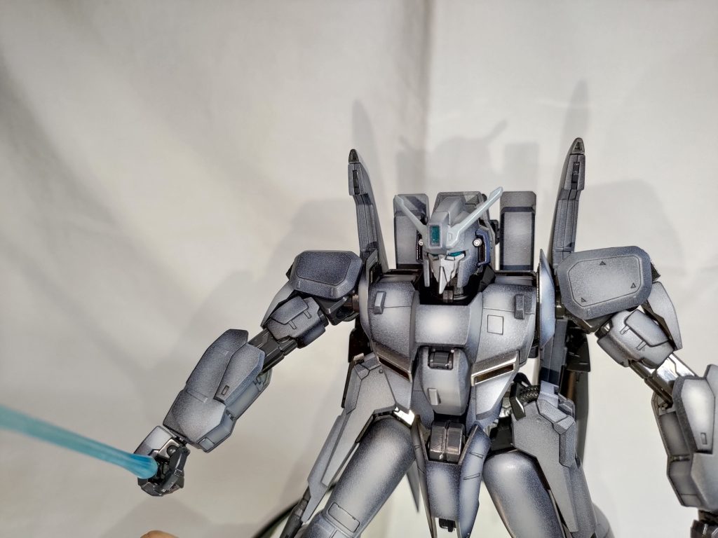 ビームサーベルを持たせてみましたがやはりこのMSには何となく似合っていないように見えますね