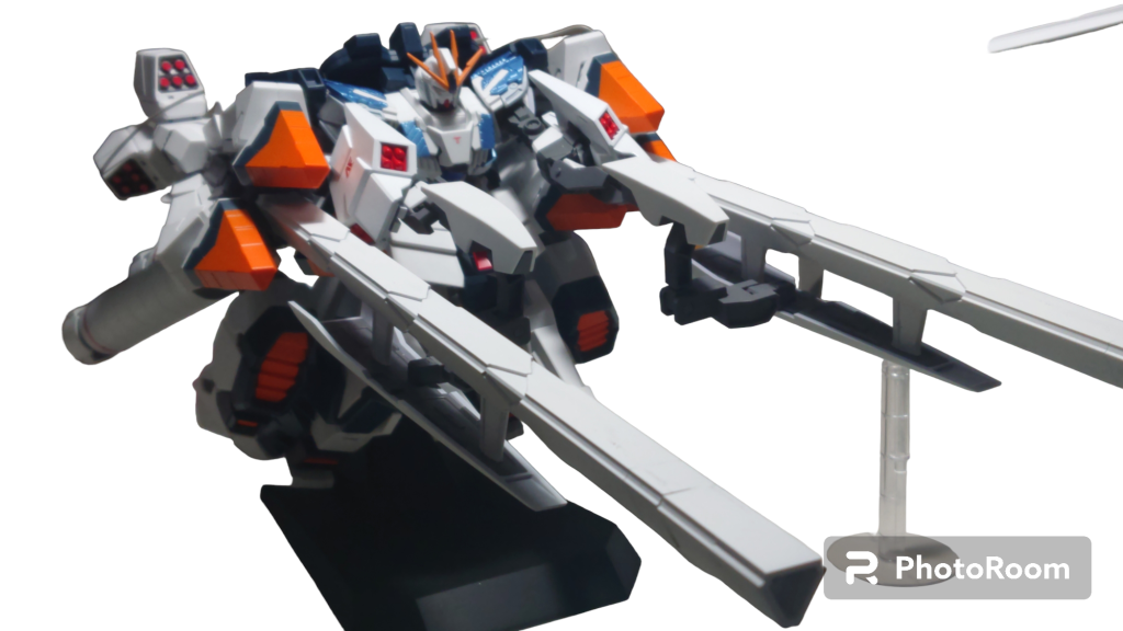 大型ビームサーベルの合わせ目消しメチャクチャ難い、失敗して修復苦労しました(笑)