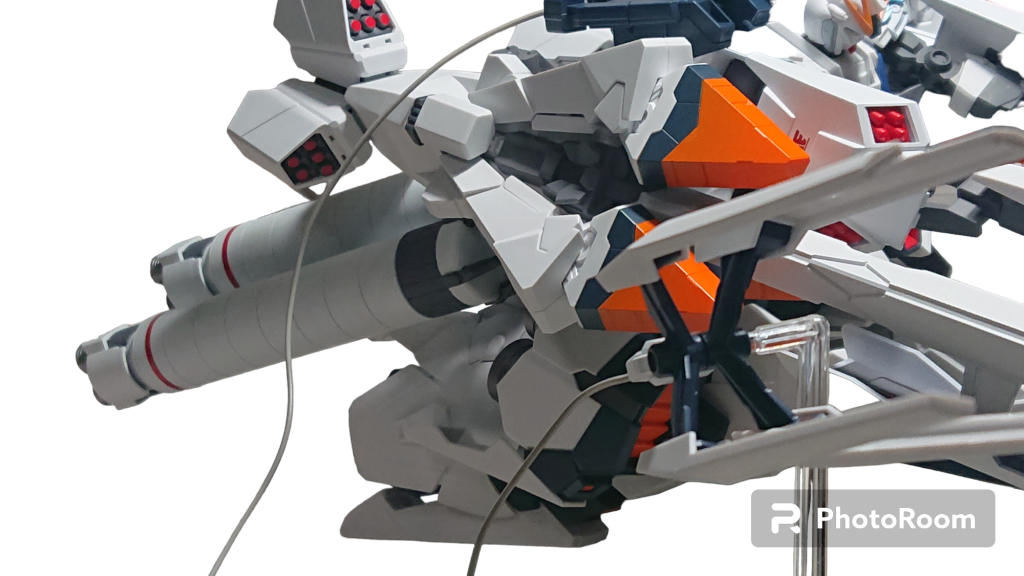 大型ブースターをユニコーンのプロペラントタンク風に塗装しました！