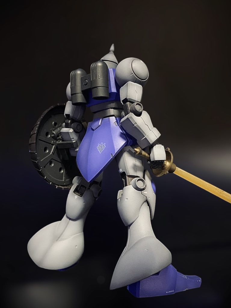 キットはそのまま組んでも全然問題なくカッコいいギャンが出来上がります。なので全く改修してません。お約束でモノアイだけクリアパーツ化してます。