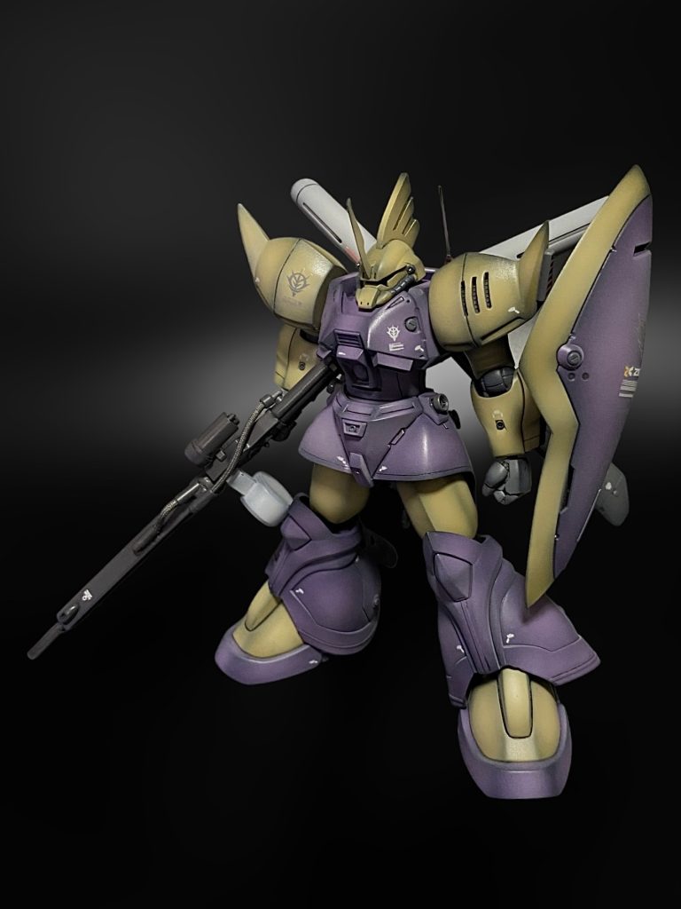 ちょっと記憶が曖昧ですが、改造ポイントは…大まかには制作ストーリーに投稿してますので割愛させていただきます。今回ビームライフルのエネルギーチューブ?をメッシュホースに交換、モノアイを可動化、頭部バルカン砲をメタルパーツでディテールアップ、の3点を追加工作してます。