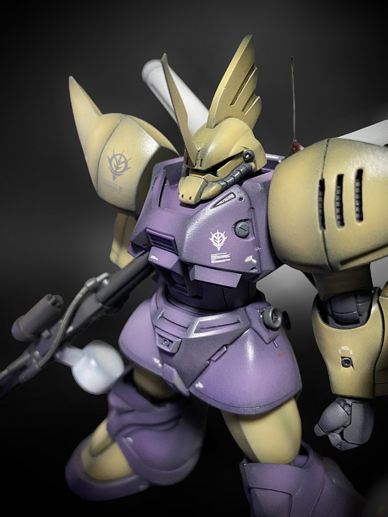 ちょっとジオンマークがクドかった💦ちなみに各所外れたり取れたりが恐ろしく、ろくなポーズもとらせていません😅