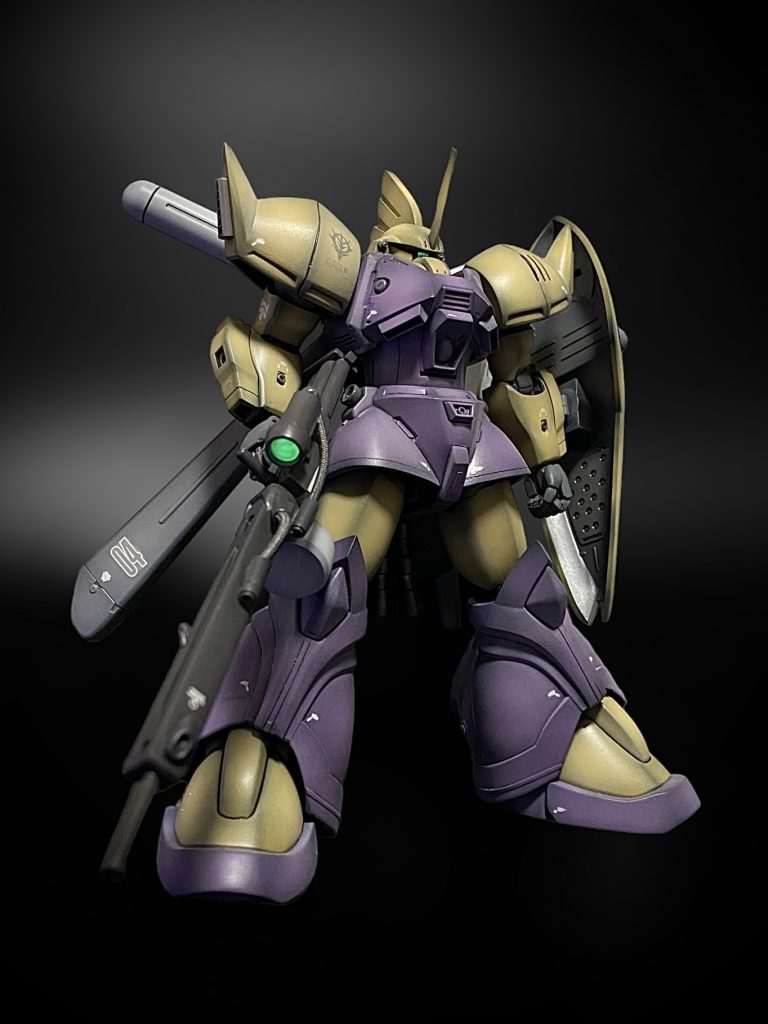 凄く昔に製作したモノを、若干表面処理•リペイントしたものです。エヴァパープルとサンドイエローで塗装しました。