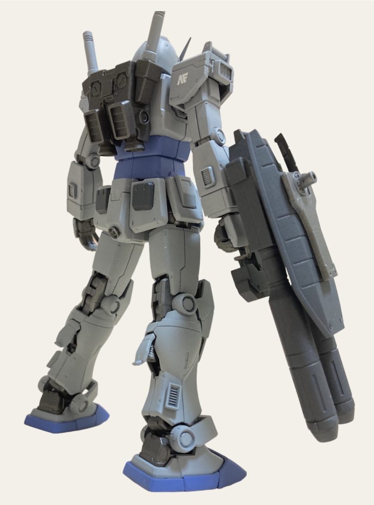 肩、上腕、脛とランドセルにスラスター的なモノを増設。攻撃と機動性を上げたG3にしています。