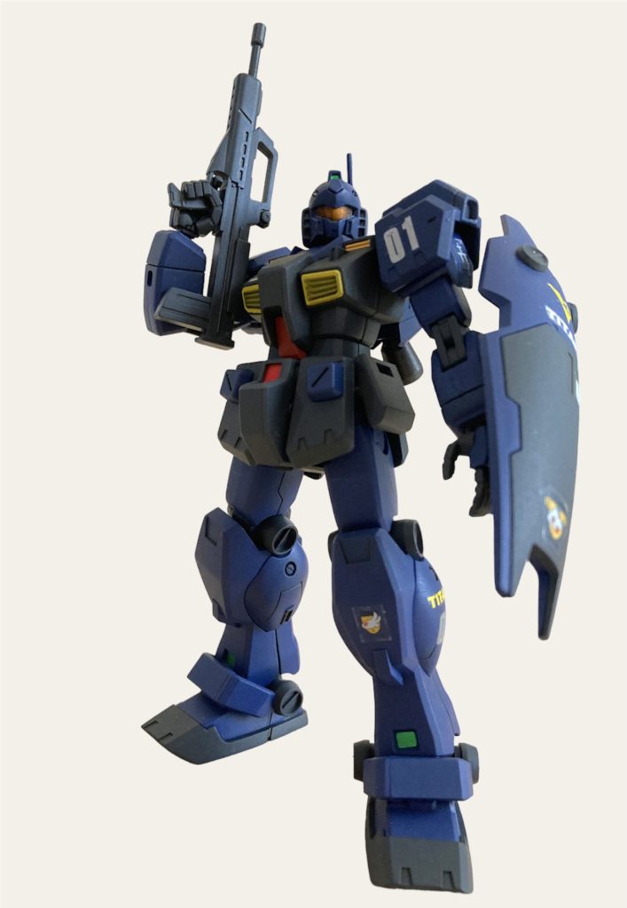 HGのクゥエルは脚の太さと短さ？が気になるところでジムカスタムミキシングも考えましたがそのまま作製塗料はクレオスのティターンズカラー1と2です