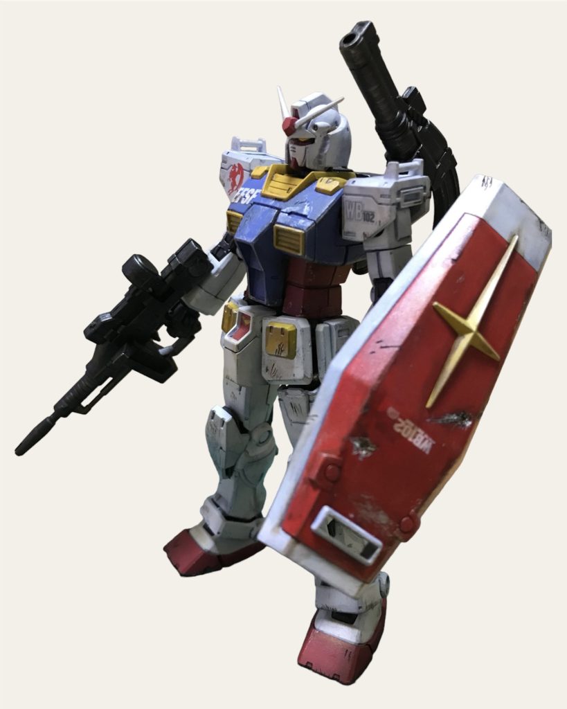 一年戦争を戦い抜いたガンダムには多くの戦闘痕があるだろうと思うので汚れと傷を表現しています