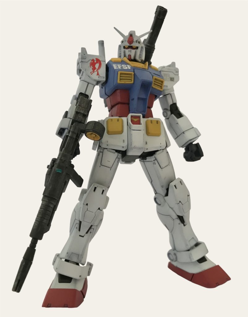 青と赤は少しパステルっぽいイメージに塗装してマットな感じにする事で質感を上げました。青、赤それぞれに少しだけニュートラルグレーを足しています。オリジン版ガンダムはこれまでのガンダムの中で最高峰と思います