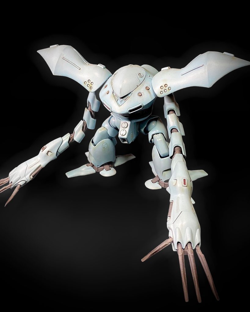 異形なスタイル、水中から飛び出して滑空するシーン、ジムを圧倒する無双っぷり…『ポケ戦』の冒頭のシーンで完全にやられました。