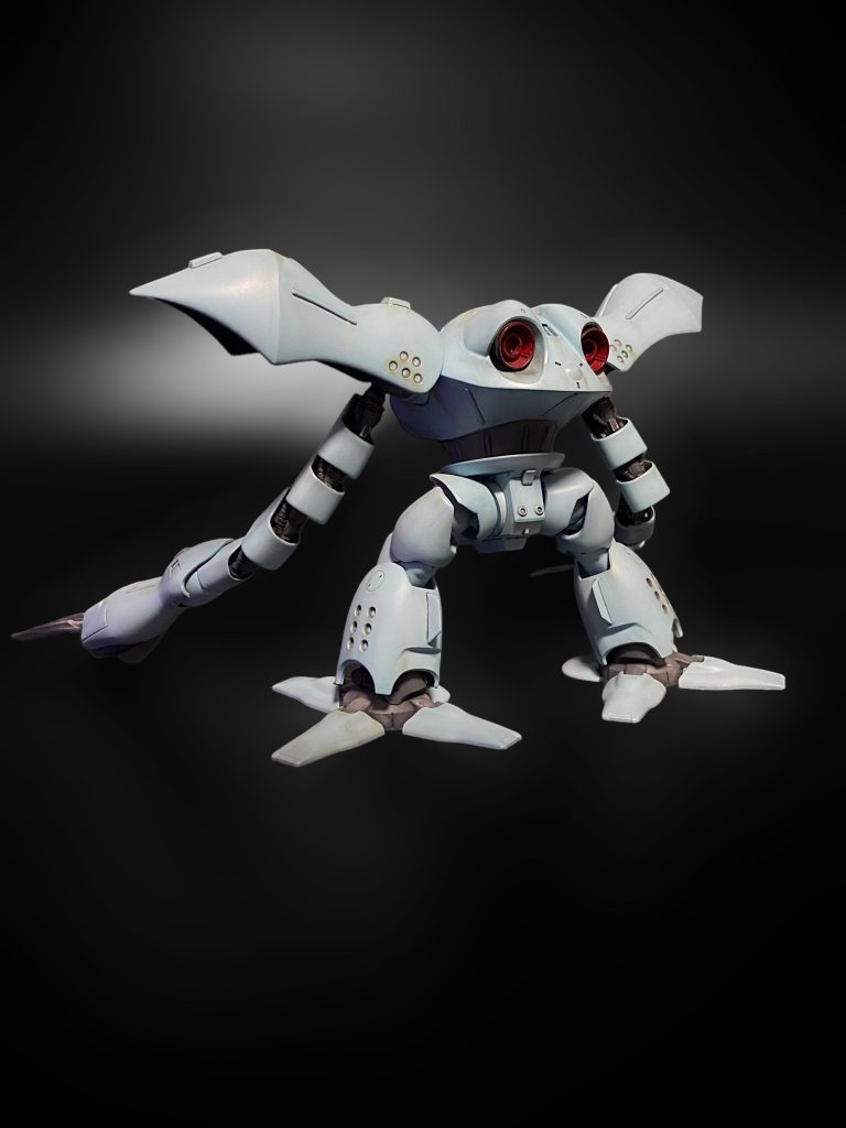 後ろから見るとカエルロボットって感じです。