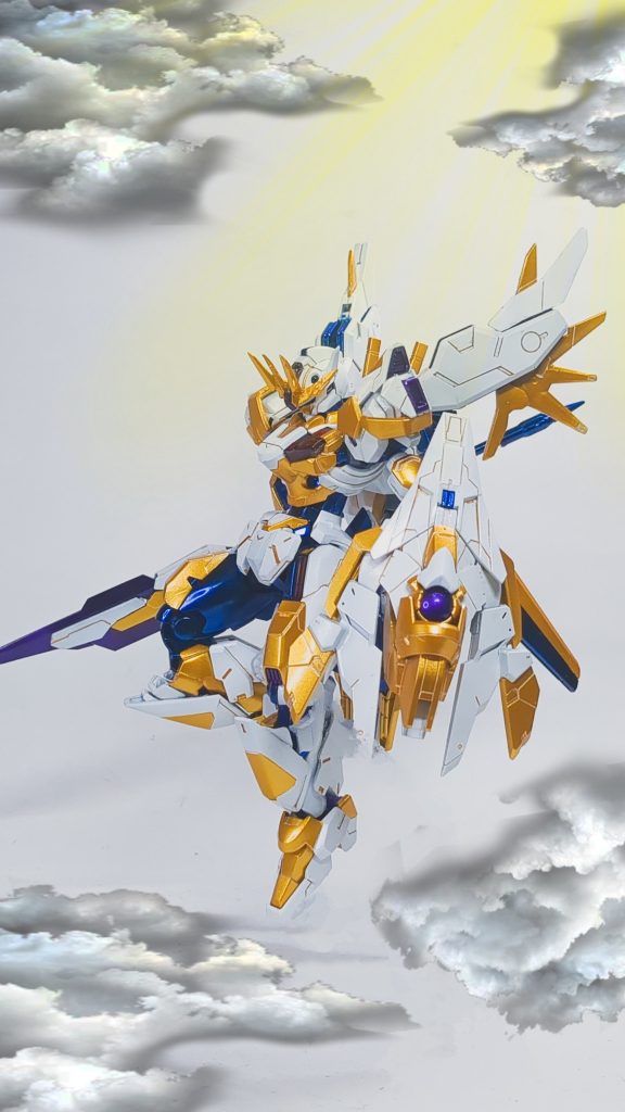 最後にこの機体の一番かっこいい写真をだして終わります!!今回は元のエアリアルのシルエットを強調した作品に仕上げました、そこに西洋の騎士や天使などの要素を取り入れ、完成しました!!やはり盾と槍は最高のベストマッチですね!!！