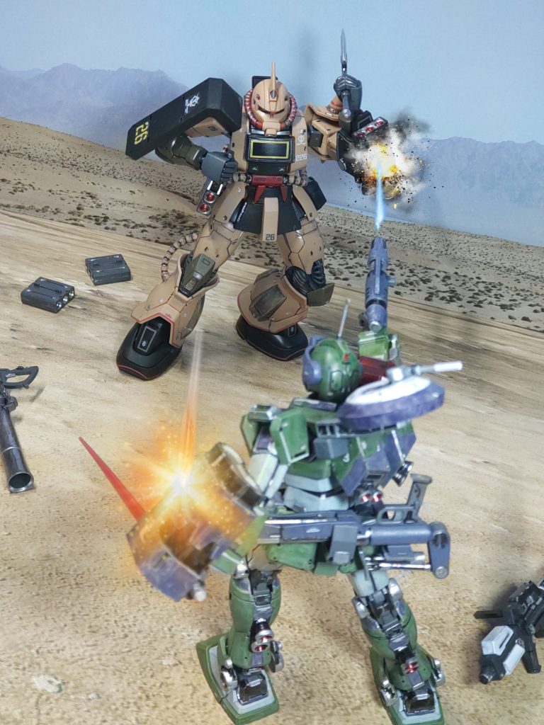 「まだだ!」続け様に持ち替えたビーム・スプレーガンが、ザクDのミサイルランチャーにヒットした「やられるか!!」ザクDも負けじと腰のミサイルポッドをジムSCのミサイルランチャーに当てるのだった