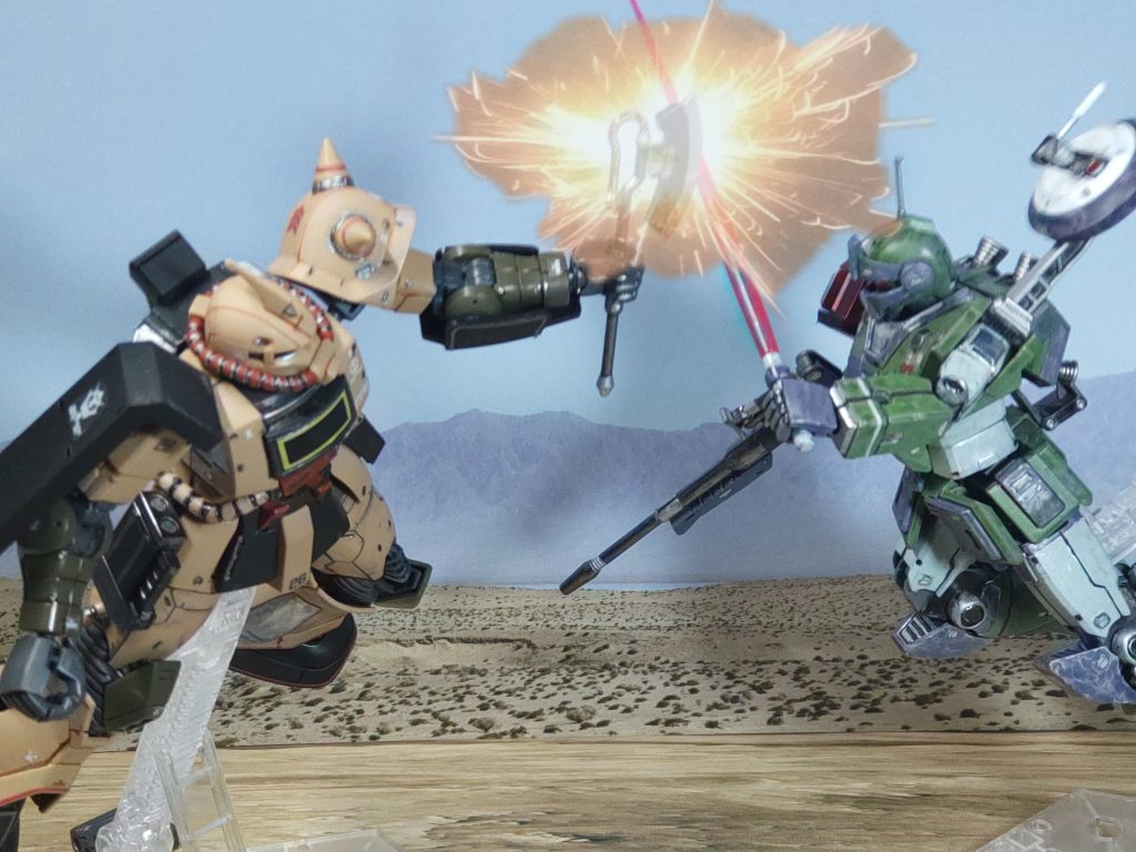 「これで終いだっ!!」「甘いっ!!」振りかぶったヒート・ホークをビーム・サーベルで受け止める