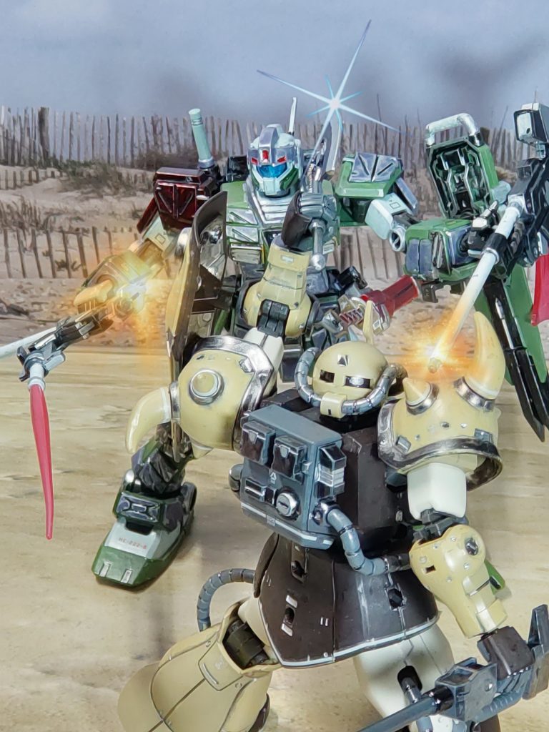 「喰らえっ！！」バキィッ❗「…ッ❗❓」シールド裏にあるヒート・ホークを振り上げて、ビーム・ハルバードを真っ二つに叩き割る