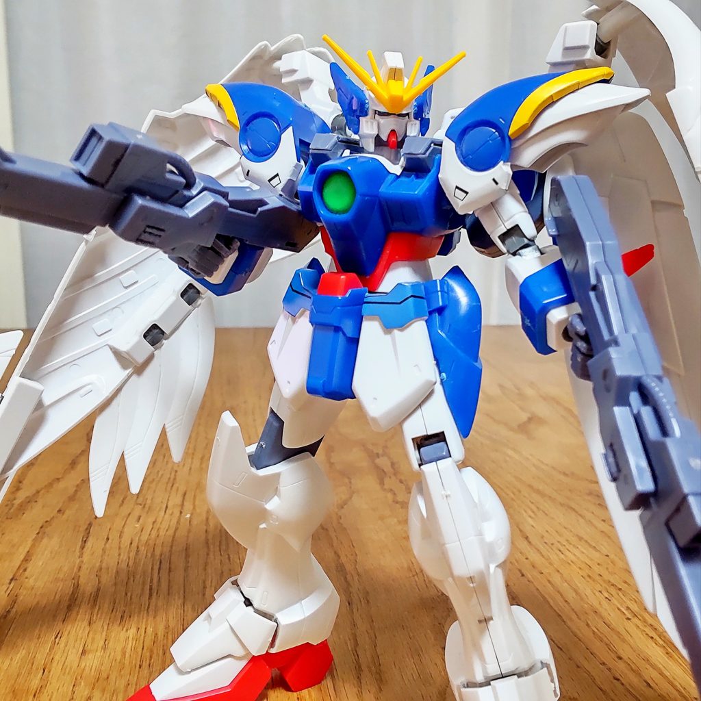 実家から連れ去ってきたゲート処理もスミ入れすらもしてない素組みゼロカスこれいつ発売されたものなんだろー結構昔っぽいけどこんなテキトー素組みでも十分かっこいい