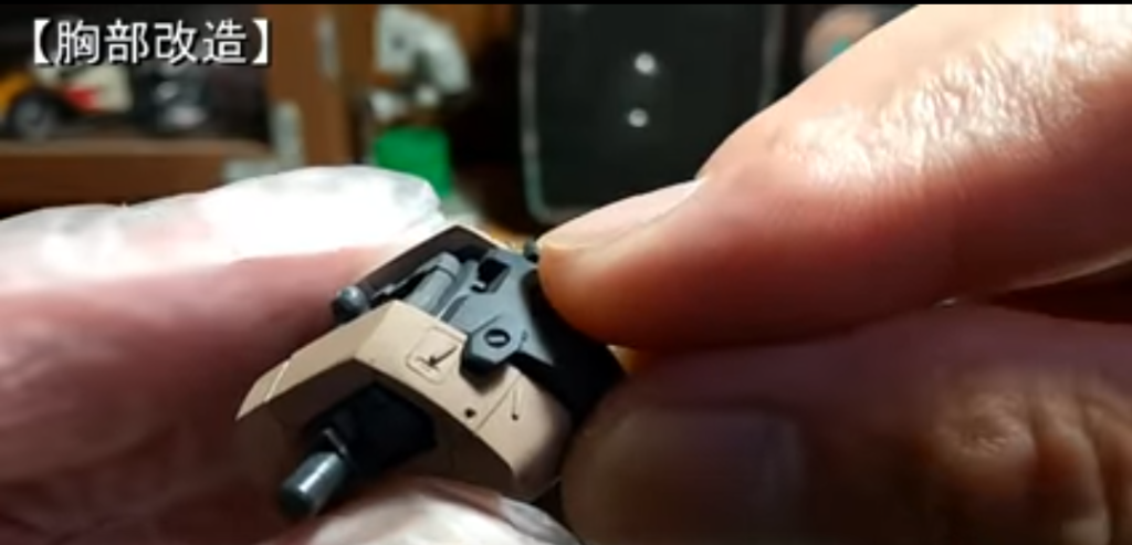 コックピット部は、ザクスナのものを加工流用しました。