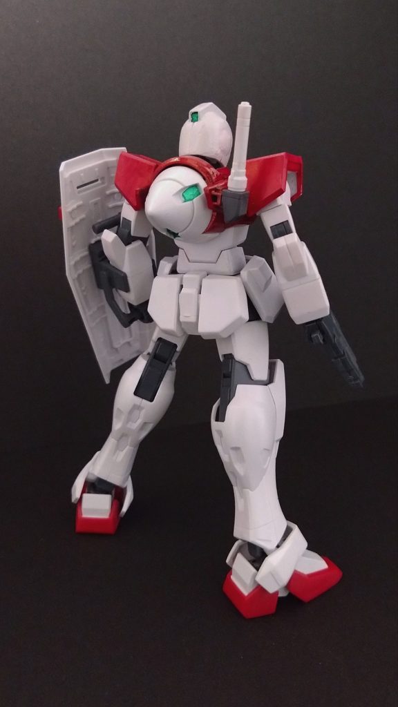 外見の変化としては頭部の変化等が挙げられるが、機体性能の変化はほぼなく、そのため基礎性能はOガンダムと同様である。本機はいわばOガンダムの量産型に位置づけられている 頭部はゴーグル型カメラに変更、また胸部アンテナの撤去等、一部装甲の変更がなされている 設定上、トランザムは可能である