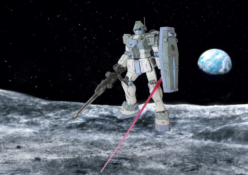 ビームサーベルとの同時使用も。シールドを持ちながらサーベル振るのは、どうなんだろ・・・・