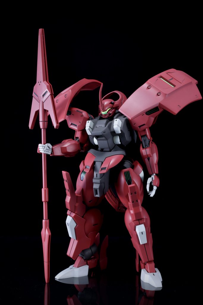 ブレードアンテナを薄く加工してます。メインアイは蛍光カラーとしUVライトで発光表現しました。