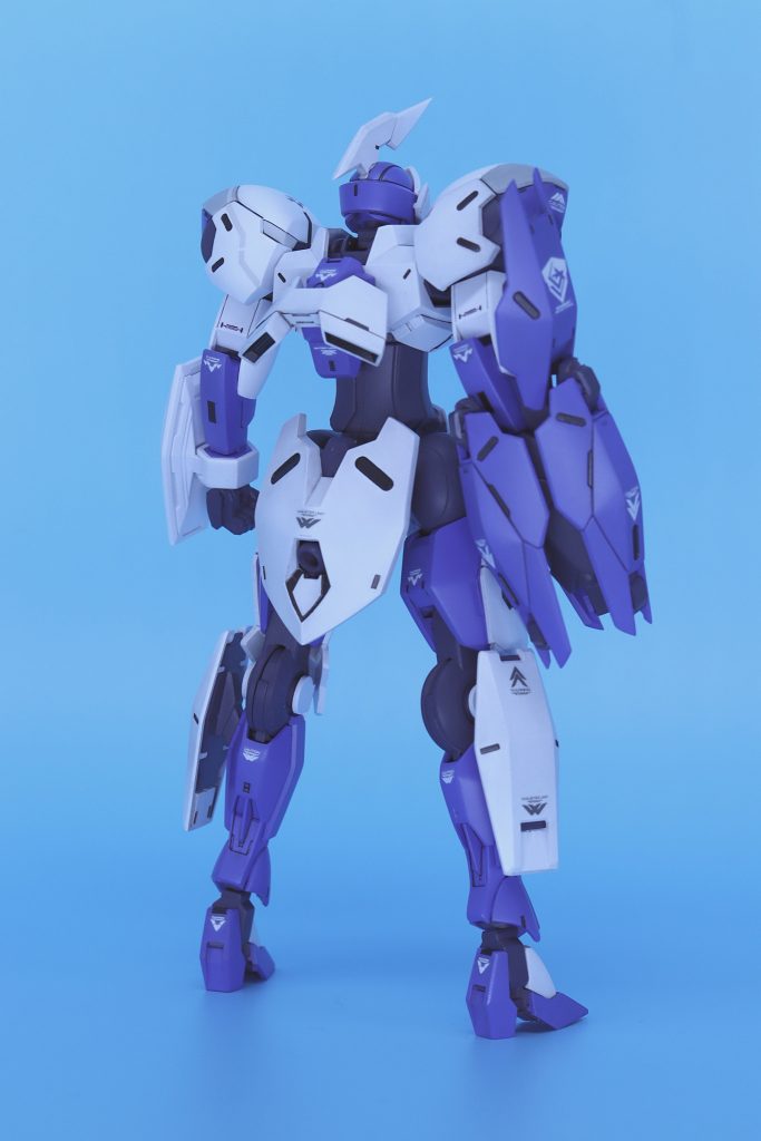 素立ち 後ろ姿デカールは水星の魔女②を使用しています。カラーはパープル部分をもう少し青くする予定でしたが想定通りになりませんでした。笑