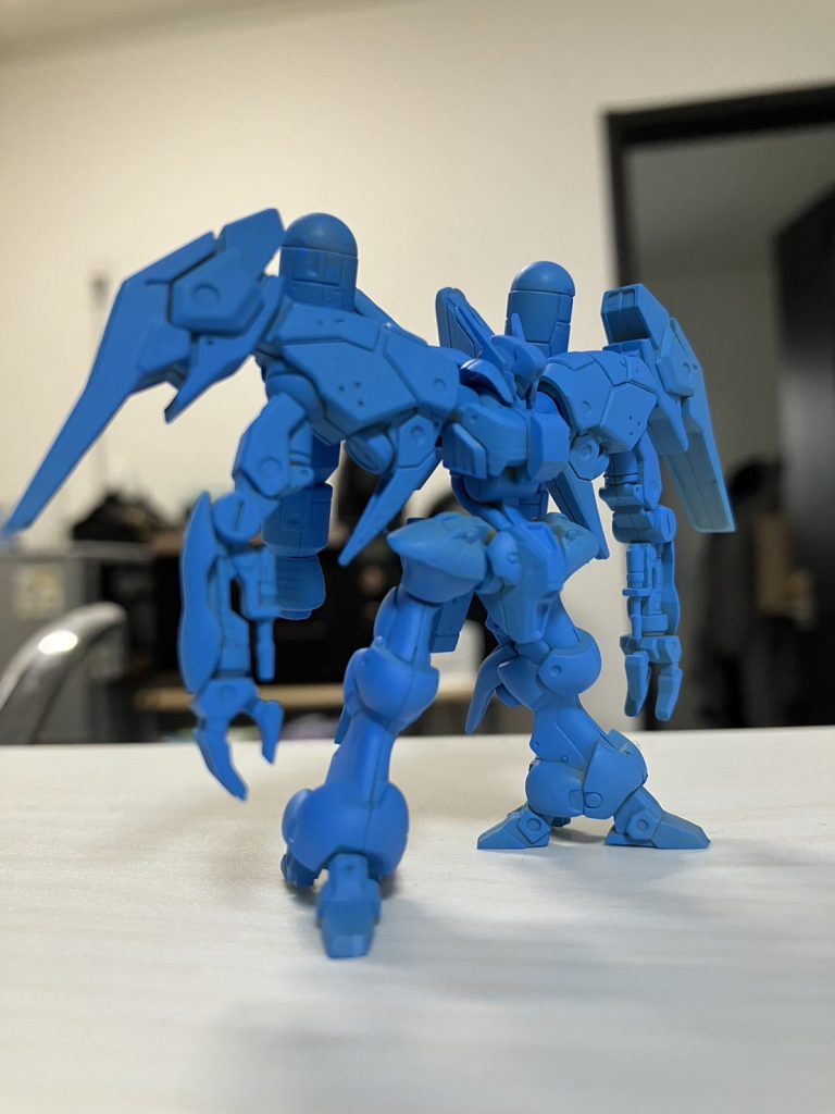 サフ塗完了時青いです。